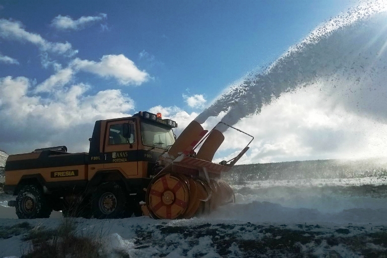 Turbina Anas in azione lungo la SS95 'Tito Brienza' Basilicata  9 gennaio 2017