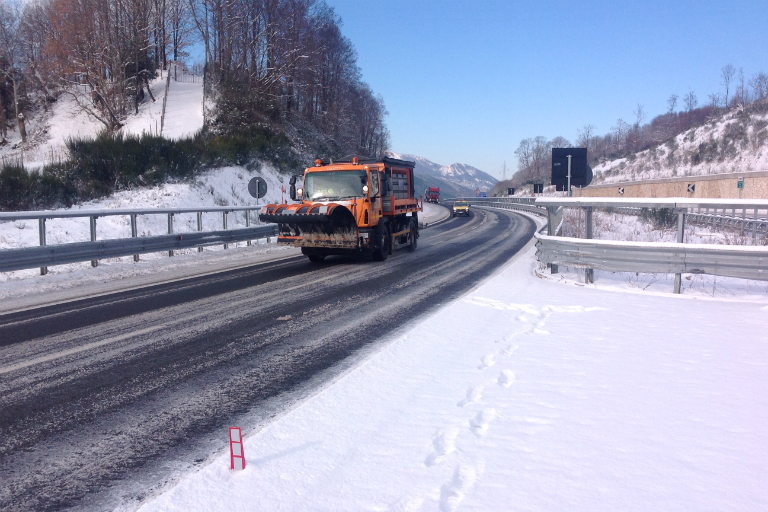 Mezzo spalaneve A2 Autostrada del Mediterraneo tratto calabro-lucano 10 gennaio 2017