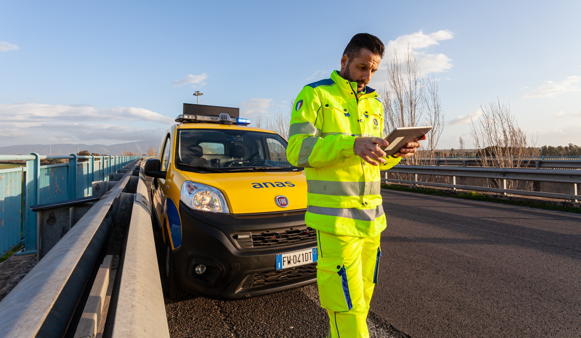 foto di cantoniere Anas su strada
