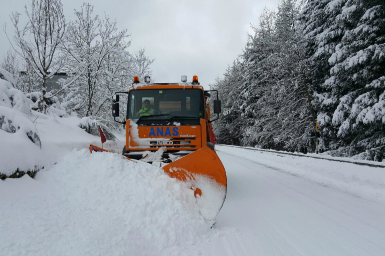 Calabria, spazzaneve Anas sulla strada statale 179 dir - 18 gennaio 2017