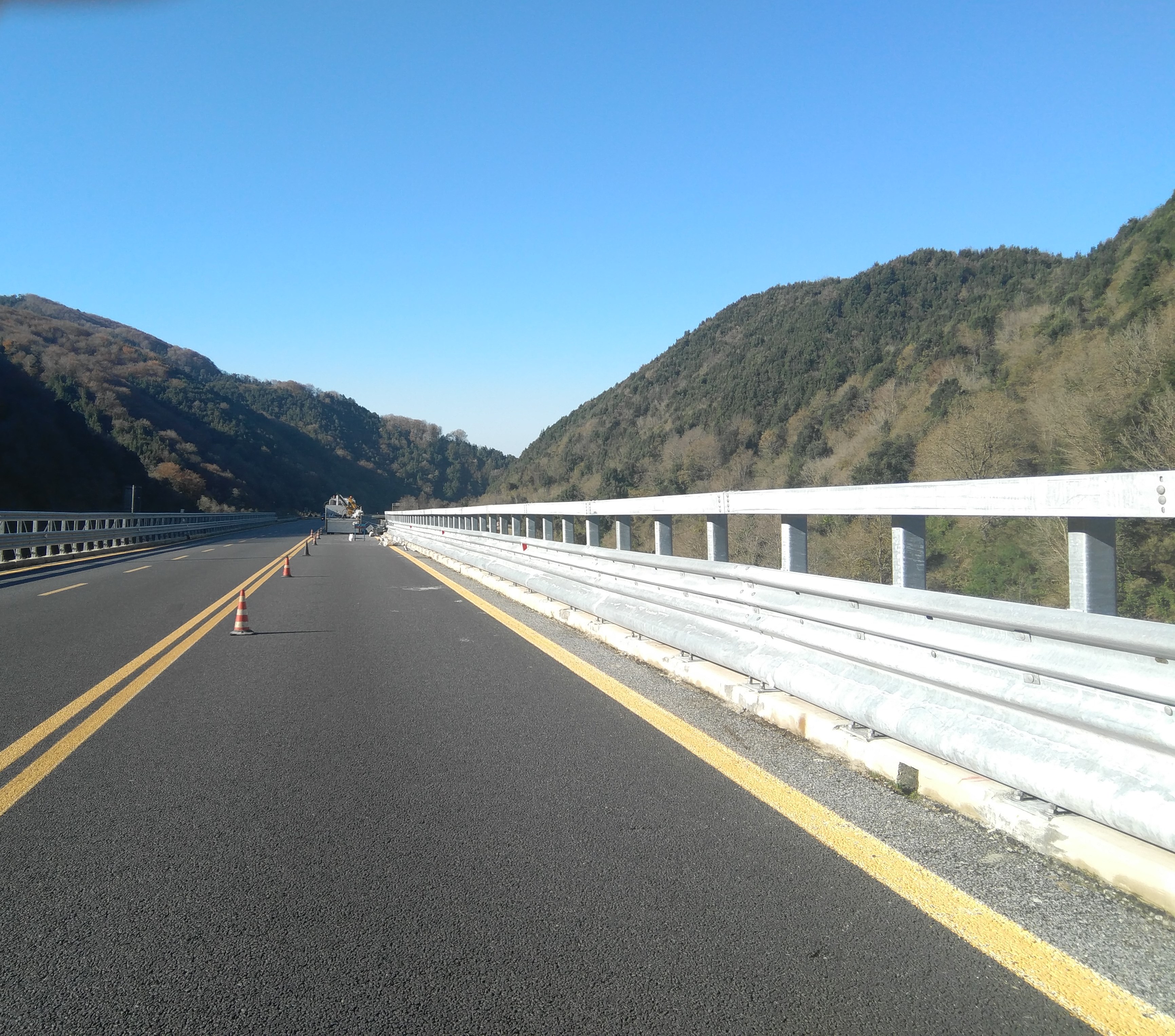 Barriere stradali #salvamotociclisti, installazioni in Calabria