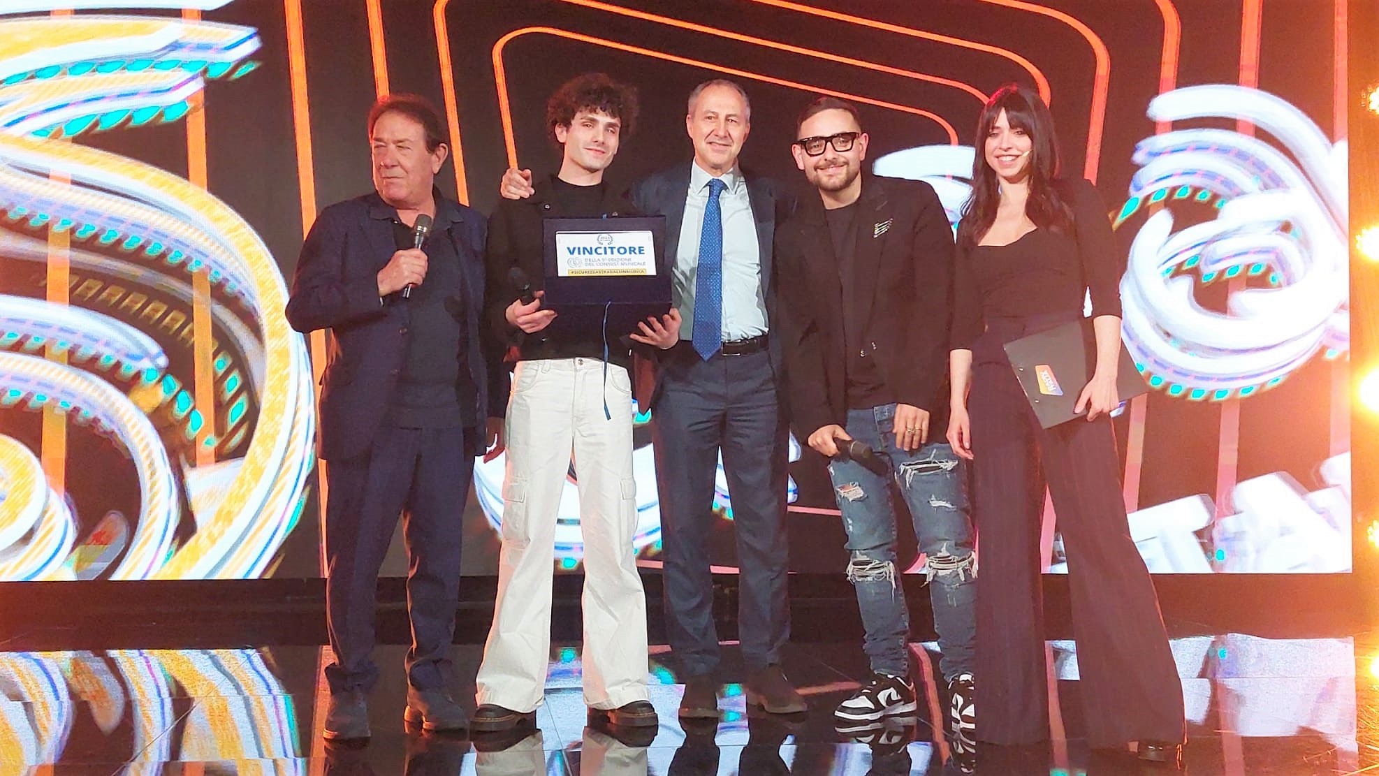 Premiazione Hermes con Mario Avagliano, Rocco Hunt, Mario Volanti e Daniela Cappelletti.jpg