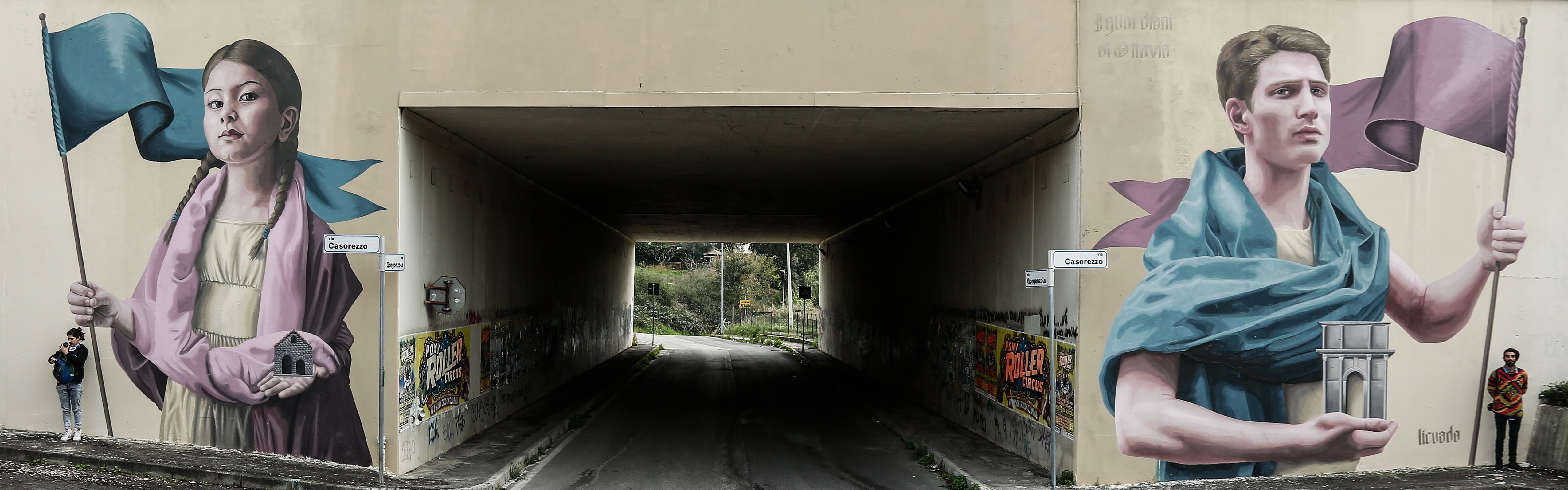 GRA_Art Immagine di una galleria con dei graffiti all'ingresso