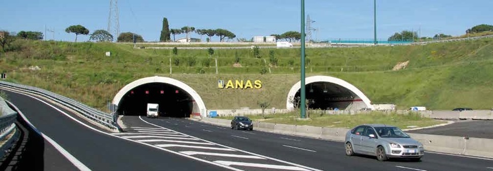 Picture of two parallel road tunnels and an ANAS sign
