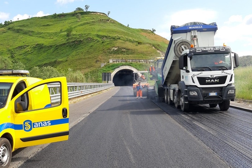 A2 Autostrada del Mediterraneo, lavori di pavimentazione