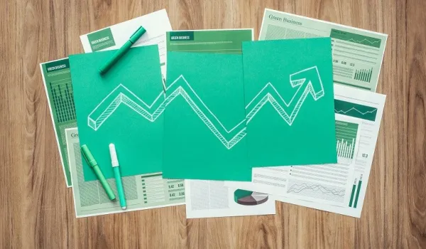 Documenti su un tavolo