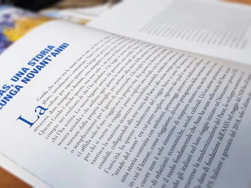 Immagine libro aperto