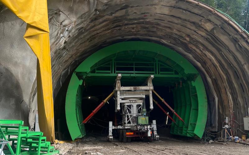 Settembre 2024 - montaggio della cassaforma per il getto delle calotte - cantiere di Valle di Cadore ovest