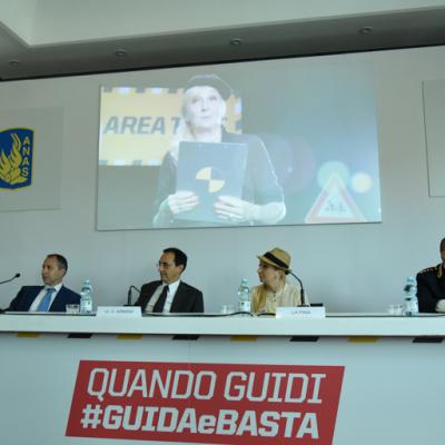 Campagna sicurezza stradale #GUIDAeBASTA, Presentazione del video con La Pina