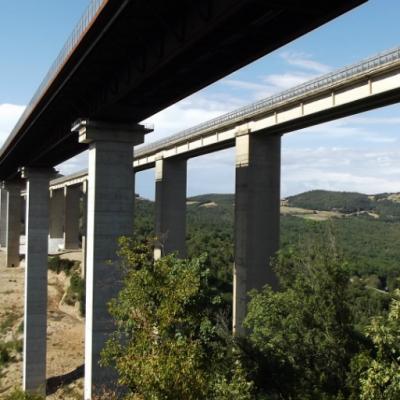 E78 Grosseto-Siena - maxi lotto - nuovo viadotto Farma e sulla destra il vecchio viadotto che sarà demolito