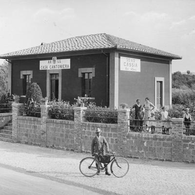 Lazio, strada statale 2 'Via Cassia', casa cantoniera al km 48,546