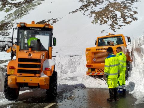 Sgombero neve in corso al Gran San Bernardo 