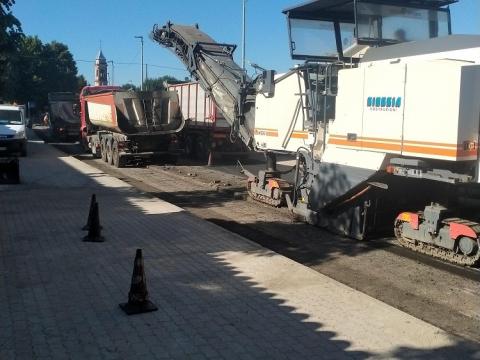 Lavori sulla pavimentazione a Centallo