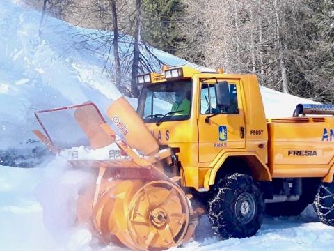 sgombero neve in corso