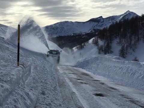 Sgombero neve al colle della Maddalena