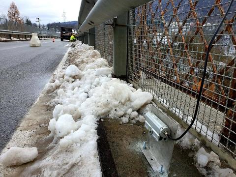 Fasi di prova di carico sul ponte dell'Olla a Gaiola