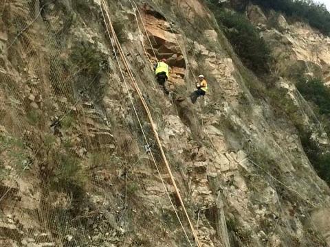 Lavori di disgaggio del versante roccioso di Alassio