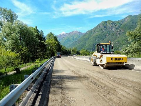 Lavori in corso di ripristino pavimentazione