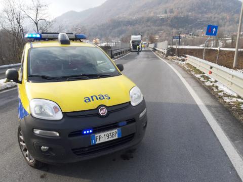 Fasi di prova di carico sul ponte dell'Olla a Gaiola