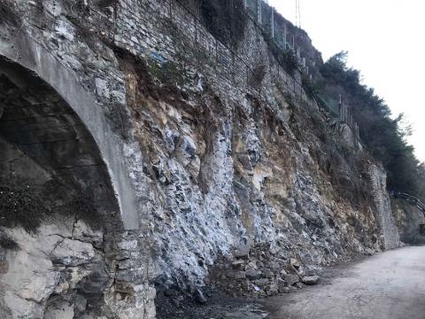 Lavori in corso nel cantiere della Tremezzina