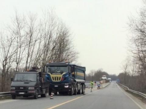 Lavori sul ponte sul Malone a Lombardore 