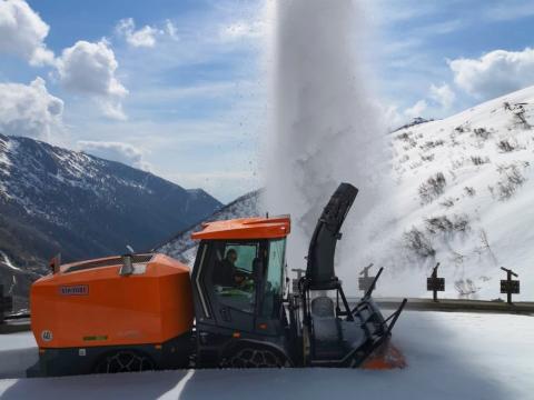 Sgombero neve in corso al Gran San Bernardo 