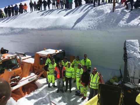 Ultime fasi di sgombero neve prima della riapertura del valico