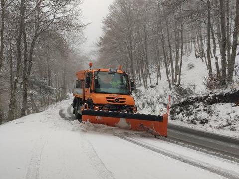 Calabria - Mezzi sgombraneve e spargisale in azione