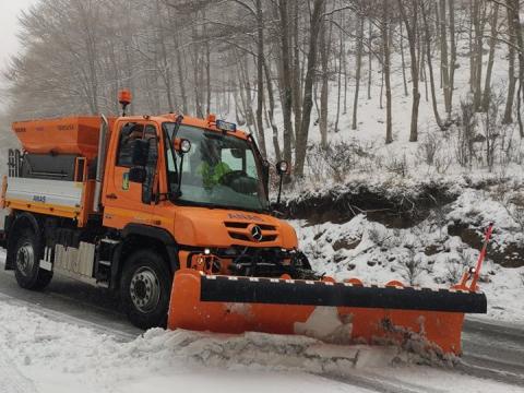 Calabria - Mezzi sgombraneve e spargisale in azione