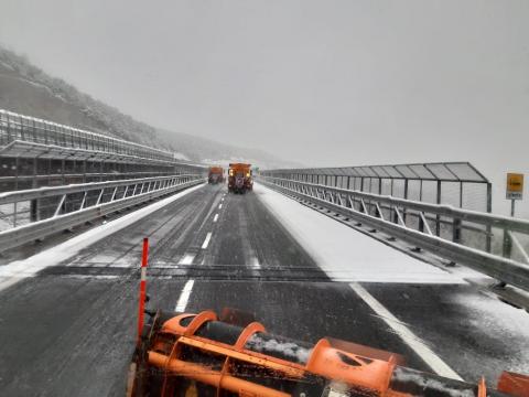 Calabria - Mezzi sgombraneve e spargisale in azione