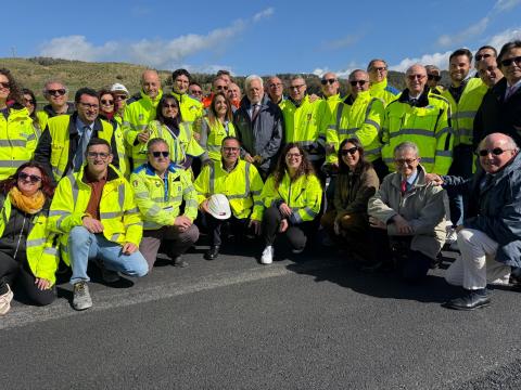 Apertura viadotto Salso SS640 - foto gruppo con AD Anas Gemme