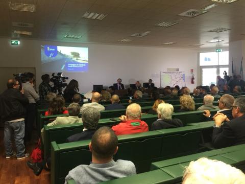 Foto 5  Presentazione Variante di Crotone