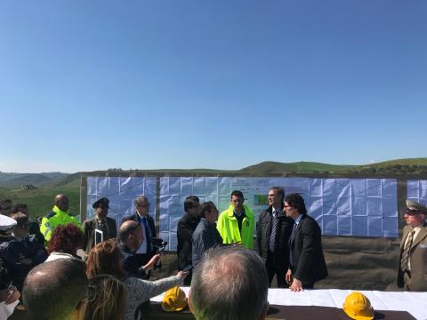 Foto della visita del ministro Toninelli sul viadotto Morello