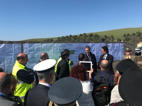 Foto della visita del ministro Toninelli sul viadotto Morello
