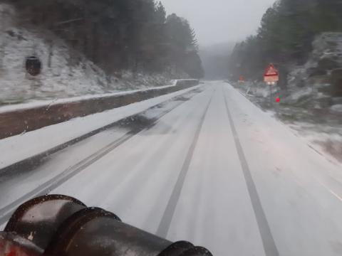 Calabria - Mezzi sgombraneve e spargisale in azione