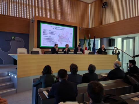 Al via la costituzione di Lombardia Mobilità Spa - Gianni Vittorio Armani e Roberto Maroni firmano il protocollo d'intesa