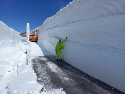 Sgombero neve in corso al Piccolo San Bernardo