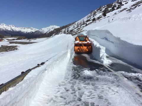 Sgombero neve in corso al Piccolo San Bernardo