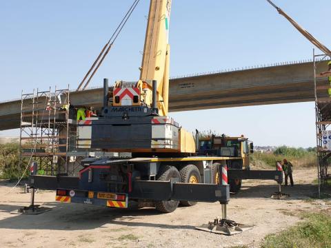 Varo dei primi due impalcati del nuovo cavalcavia ‘Setteporte’ sulla strada statale 107