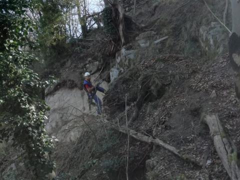 Intervento di disgaggio massi sulla strada statale 36