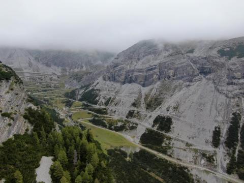 Veduta aerea del tratto montano della statale 38 "dello Stelvio"