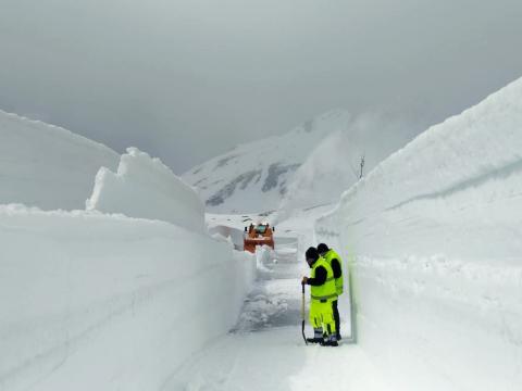 Mezzi e uomini Anas in azione per lo sgombero neve al PSB