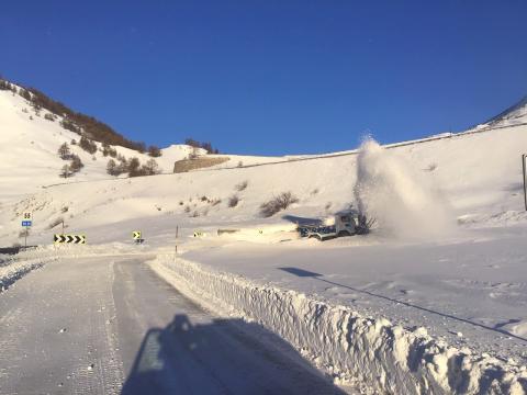 Sgombero neve e salatura al Colle della Maddalena