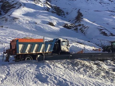 Sgombero neve e salatura al Colle della Maddalena
