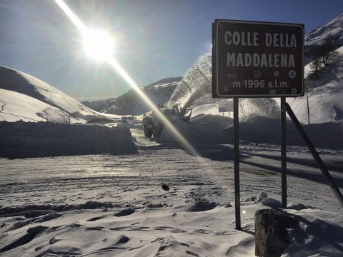 Sgombero neve al Colle della Maddalena